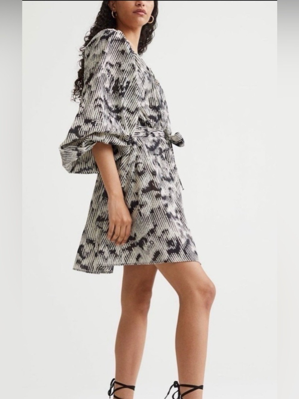H&M Tie Belt Black Cream Patterned Oversized Puff Sleeves Cotton Weave Dress.